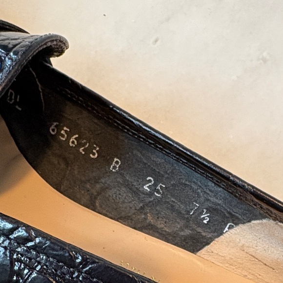 Salvatore Ferragamo Crocodile Patterned Leather Loafers - Picture 15 of 16